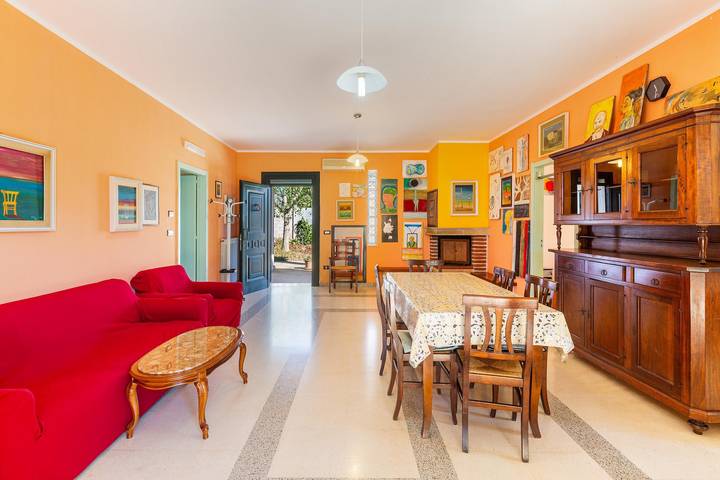 Gîte pour 9 personnes, avec terrasse à Casarano - 4