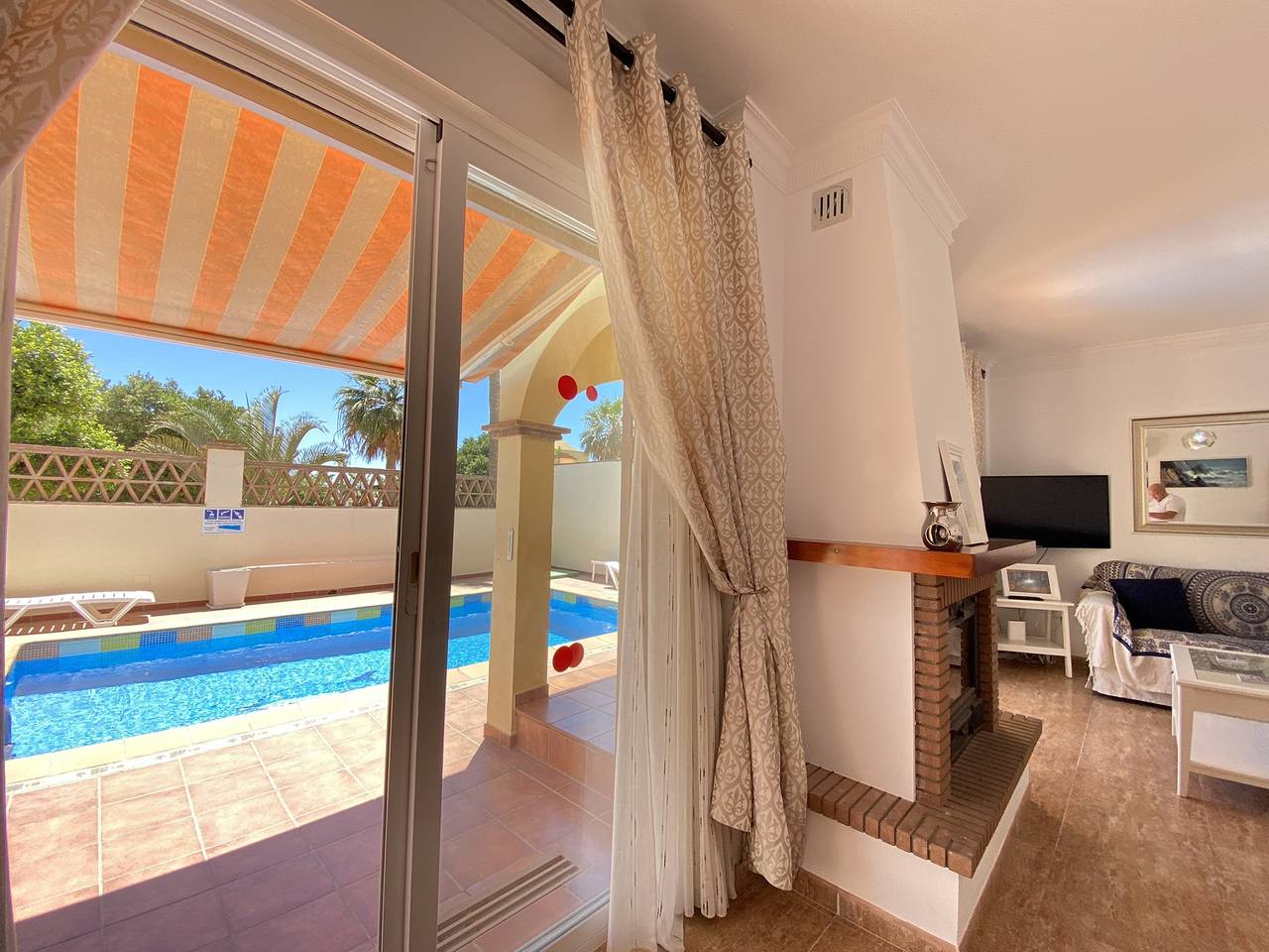Villa Madrid Private Pool in Urbanização Tropicana, Nerja