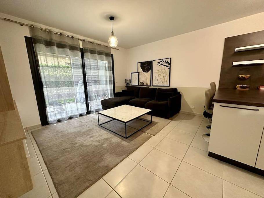 Appartement entier, Hebergeneve : Domaine de Rochat in Prévessin-Moëns, Gex