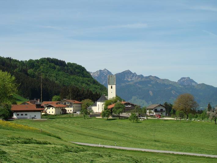 Ganze Ferienwohnung, Gästehaus St. Bartholomä - Großes Gästezimmer 25 qm mit Alpenrundblick am Samerberg auf 700 m in Samerberg, Bayerische Alpen