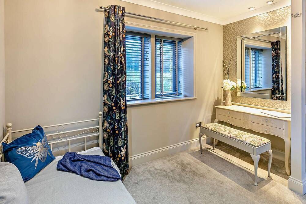 6 Bed in Huddersfield in Westliches Yorkshire