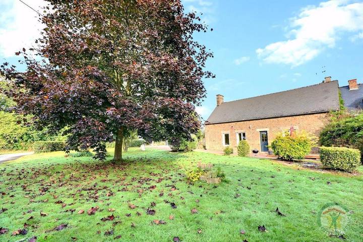 Gîte pour 6 personnes, avec Terrasse ainsi que Jardin et Vue à La Bazouge-du-Désert