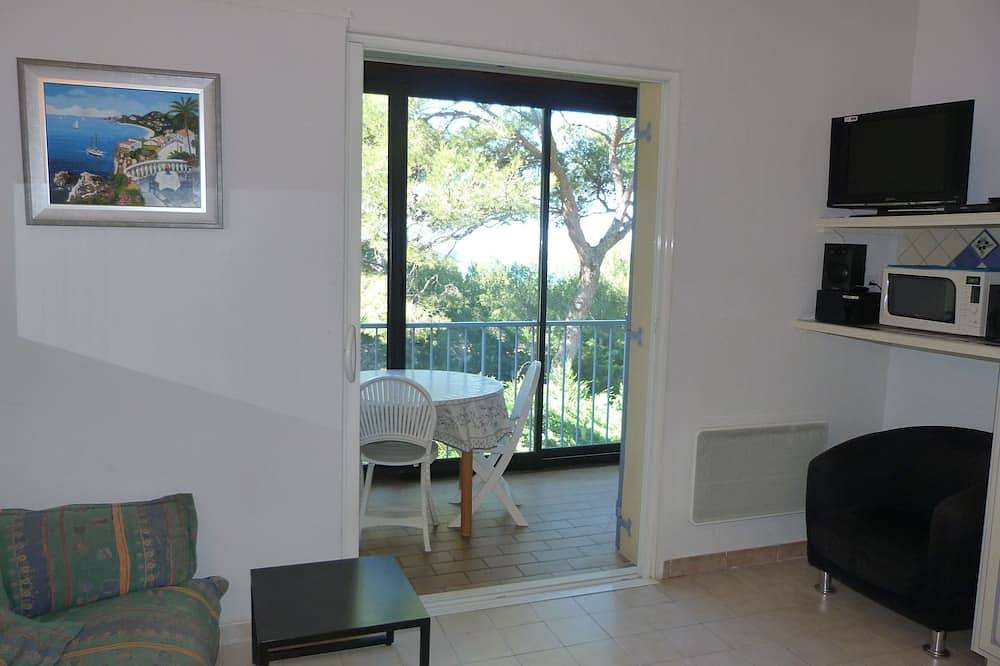 Apartamento entero, Pino y vistas al mar para este agradable y tranquilo apartamento de 3 habitaciones a 200 m de la playa in Sanary-sur-Mer, Region de Toulon