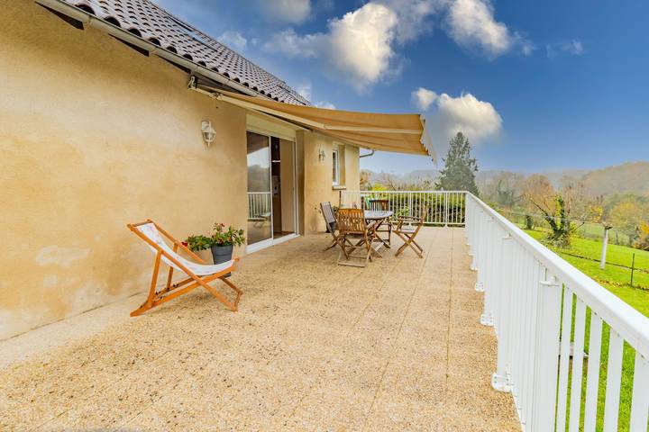 Location de vacances pour 5 personnes, avec jardin à Saint-Jory-de-Chalais