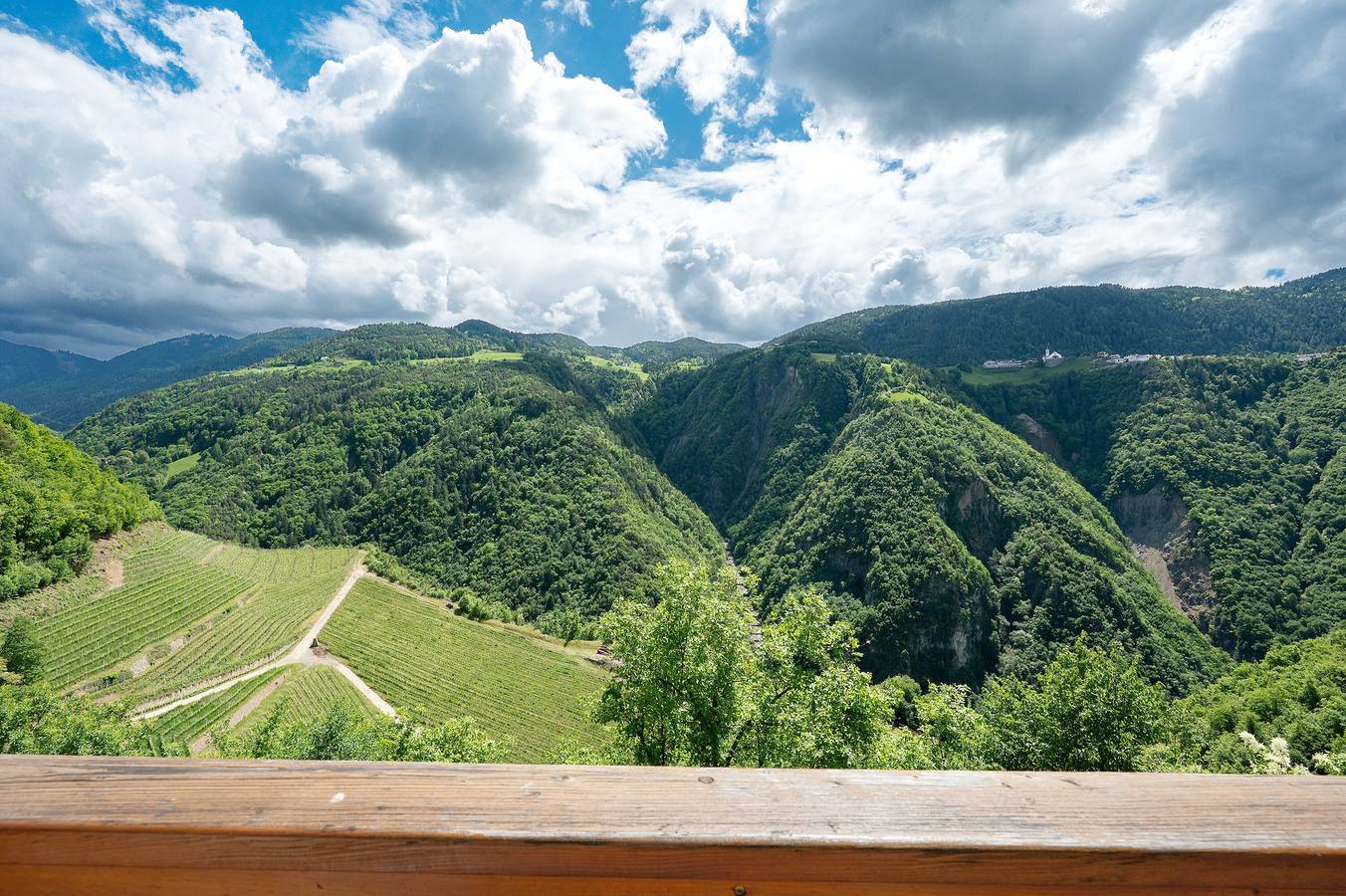 Appartamento intero, Appartamento 'Prackfolerhof Berty Skuber' con vista sulle montagne, terrazza in comune e Wi-Fi in Aica di Sopra, Fiè allo Sciliar