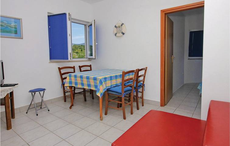 Ganze Ferienwohnung, Gemütliches Apartment am Strand mit Terrasse und Parkplatz – 100 m vom Strand entfernt in Račišće (Dalmatien), Korcula
