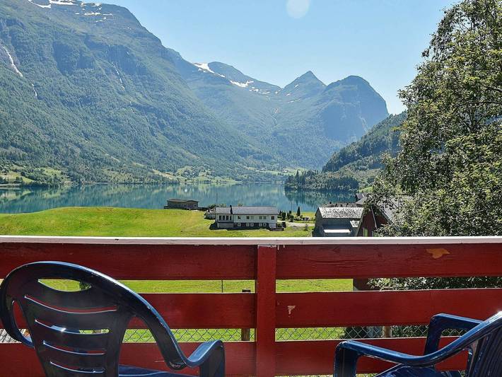 Feriehus for 8 personer, Balkong og Terrasse i tillegg til Sauna og Innsjøutsikt i Stryn 