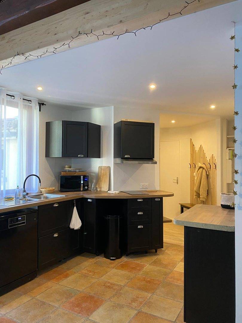 Appartement entier, Grand appartement pour 8 personnes, 300 m du télécabine in Ax-les-Thermes, Pyrénées