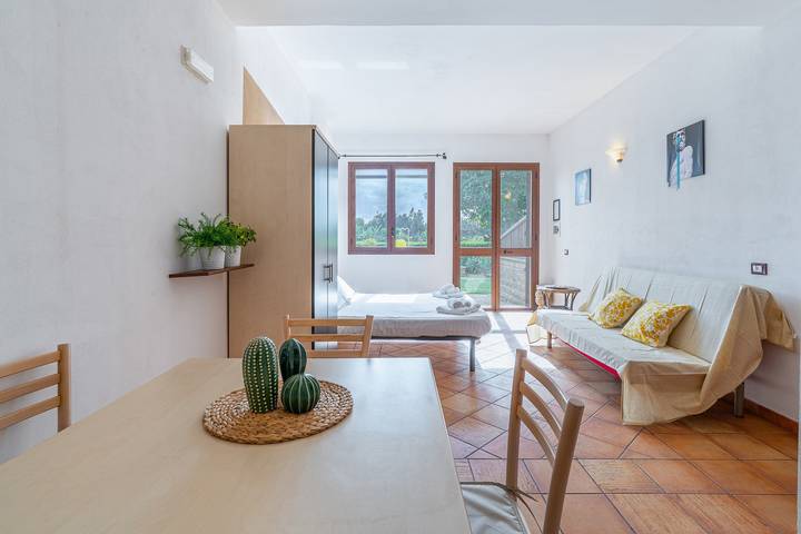 Vacation rental for 5 people, with yard and children pool, kid friendly in Syracuse