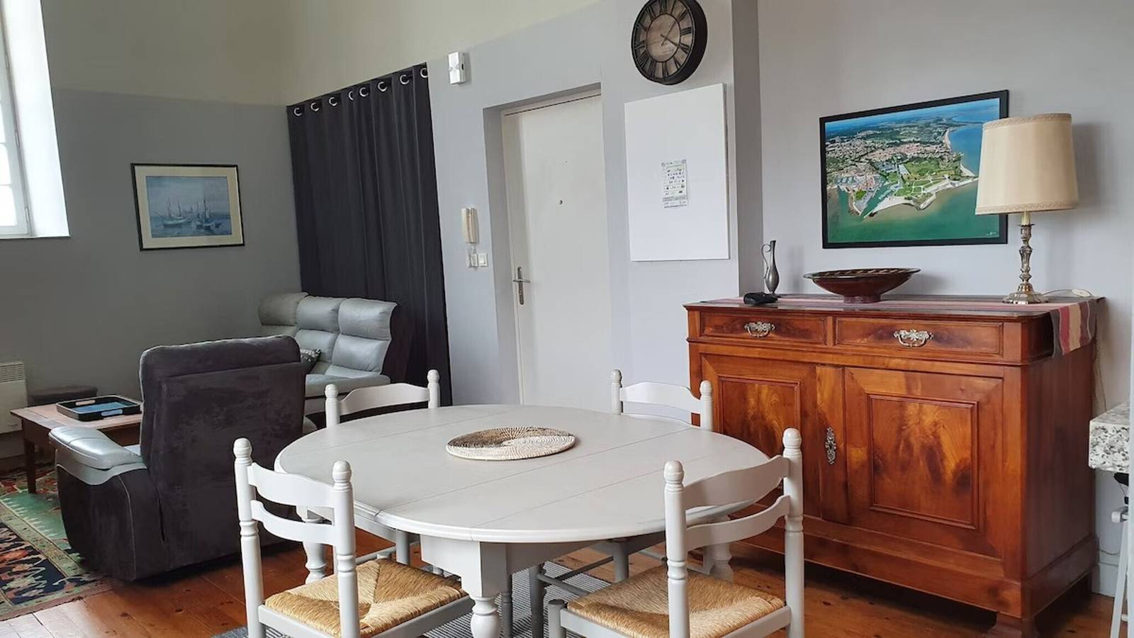 Appartement entier, Charmant Duplex de 105m² au cœur de la Citadelle Vauban - Plage, Marché et Vue sur Fort Boyard in Le Château-d'Oléron, Côte de Beauté