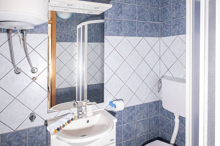 Ganze Wohnung, Apartmani Matea mit Infinity-Pool in Cesarica, Naturpark Velebit