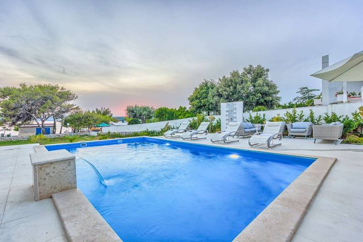 Ferienhaus für 12 Personen, mit Balkon und Pool in Punat - 4