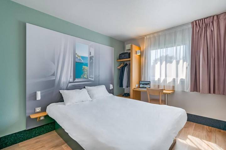 Hôtel pour 4 personnes, avec terrasse, adapté aux familles dans Cinema Les 3 Palmes Marseille