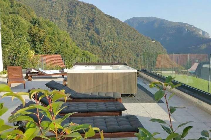 Gîte pour 4 personnes, avec Balcon et Jacuzzi ainsi que Jardin et Sauna dans Perledo - 4
