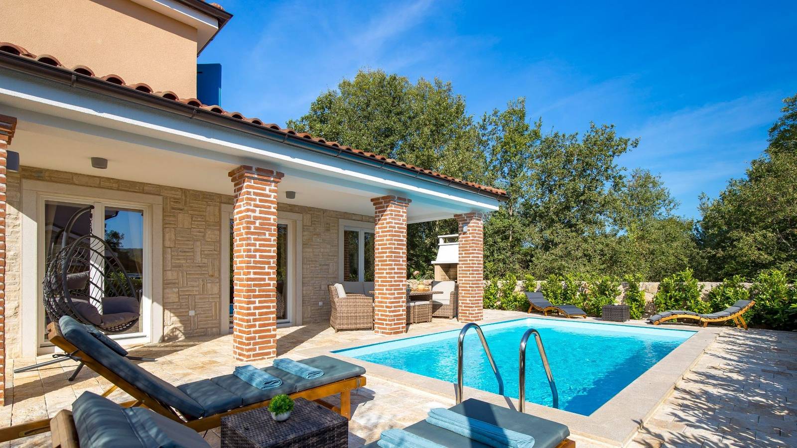 Familienvilla Di mit Pool in Malinska-Dubašnica, Krk