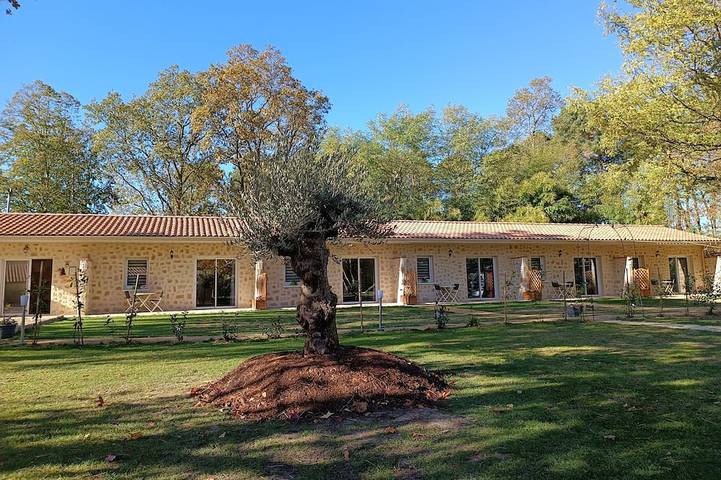 Gîte pour 4 personnes, avec terrasse et jardin ainsi que jacuzzi et piscine dans Saint-Pardon-de-Conques