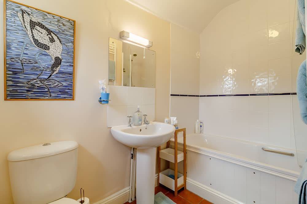 The Wagon Store - One Bedroom House, Sleeps 2 in Southwold, Waveney District
