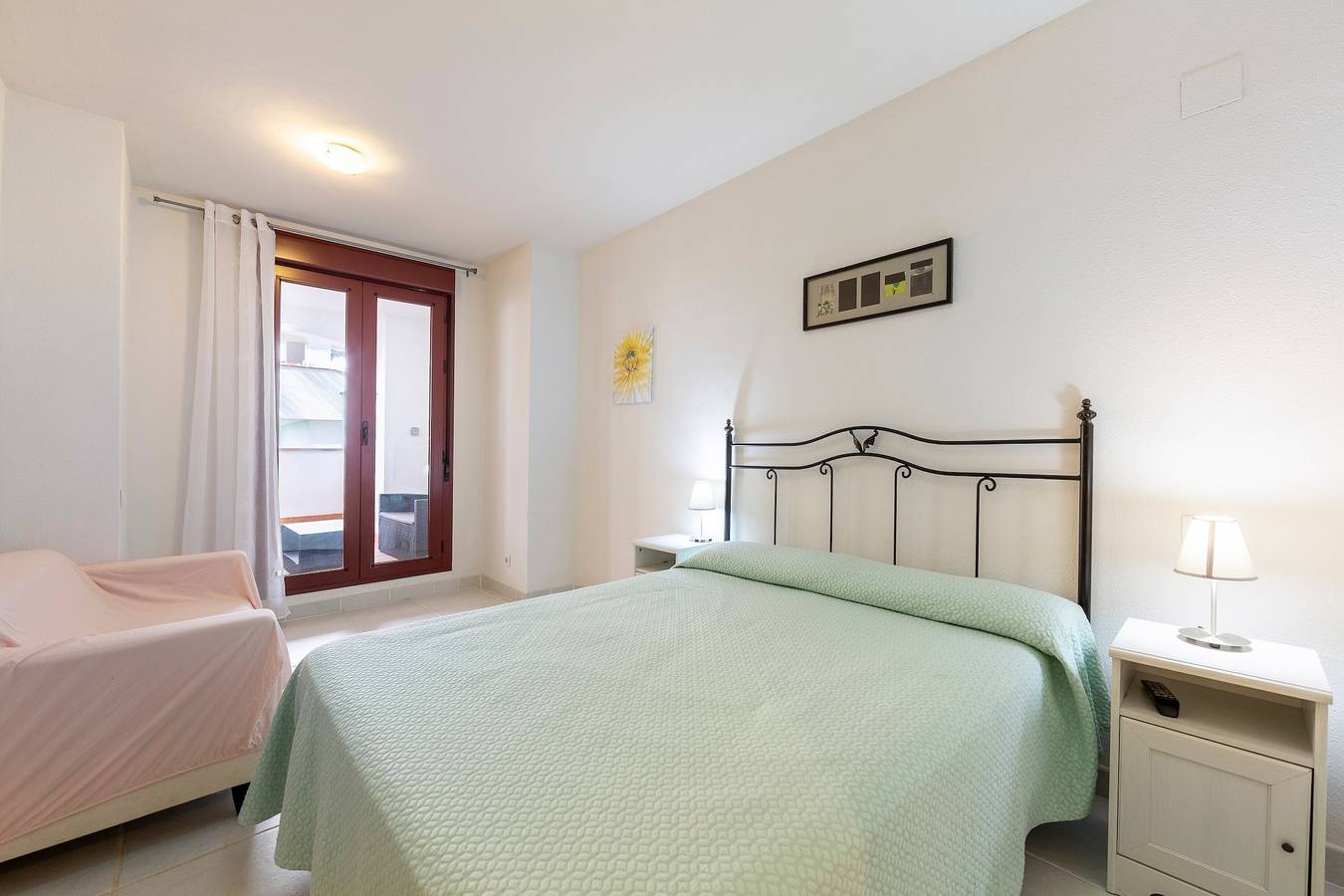 Apartamento entero, Apartamento 'Increible Playazo Vera' con piscina compartida, terraza privada y aire acondicionado. in Playas de Vera, Vera