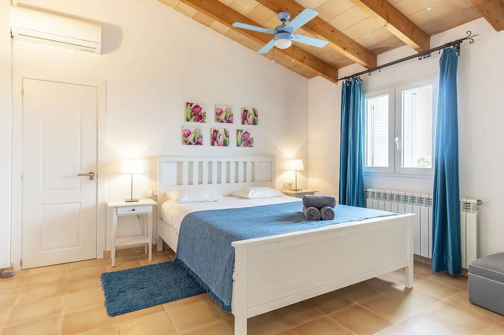 Embat - Seafront house with garden, pool and bbq. in Colònia de Sant Pere, Artà