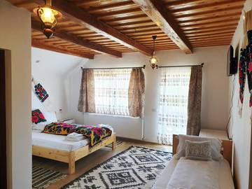 Gîte pour 3 personnes, avec balcon et vue ainsi que sauna et jardin dans Breb
