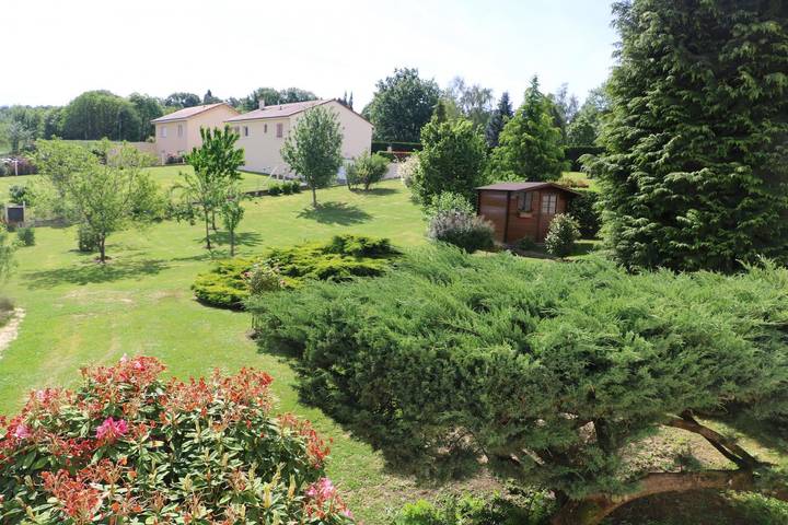 Gîte pour 4 personnes, avec jardin ainsi que piscine et terrasse à Saint-Yrieix-la-Perche - 3