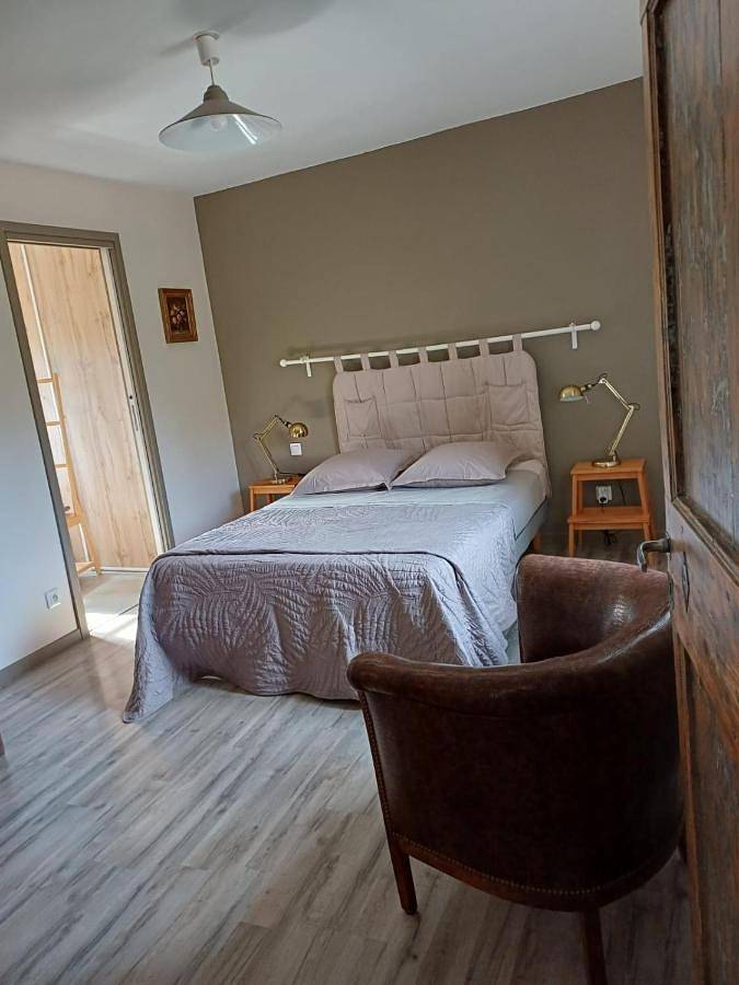Location de vacances pour 2 personnes, avec Terrasse ainsi que Jardin et Vue à Trèbes - 3