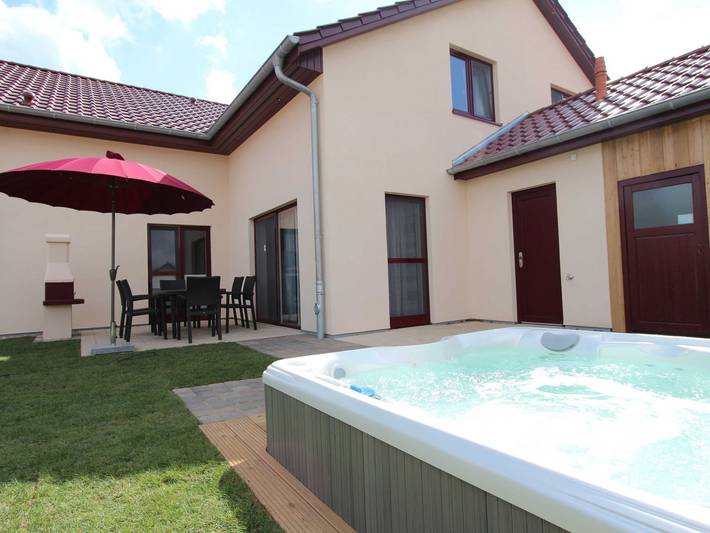 Ferienhaus für 7 Personen, mit Sauna und Terrasse sowie Garten, kinderfreundlich in Göhren-Lebbin