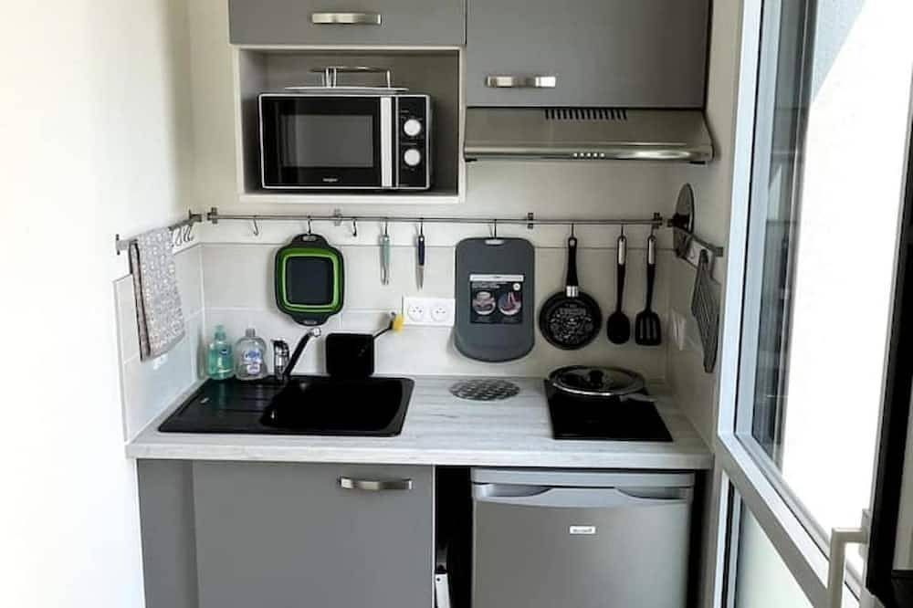 Entire apartment, Studio Avec Balcon et Parking! in Puilboreau, La Rochelle region