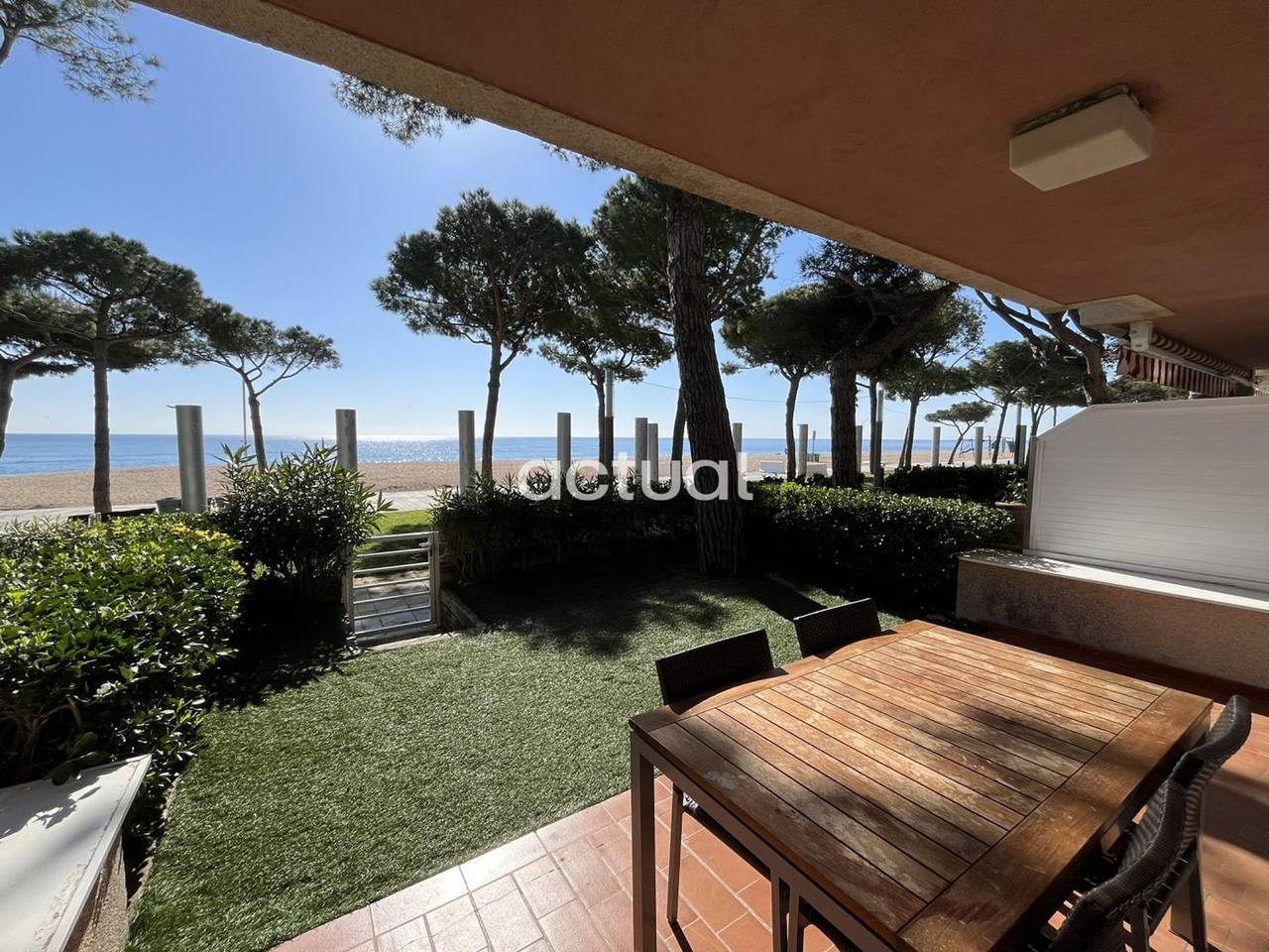 Apartamento entero, Apartamento en primera línea de mar - ? pers. in Platja d'Aro, Costa Brava