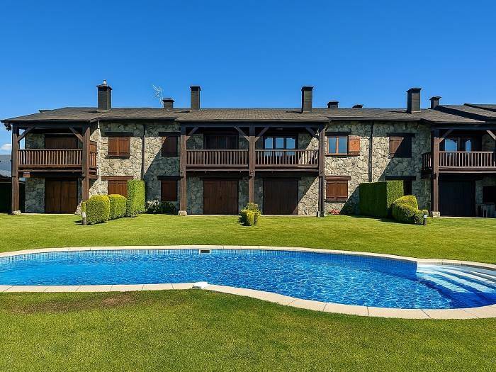 Gîte pour 7 personnes, avec balcon/terrasse et piscine à Sainte-Léocadie - 2