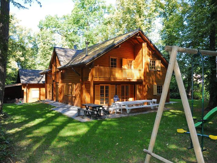 Location de vacances pour 12 personnes, avec Terrasse et Jardin dans Bomal