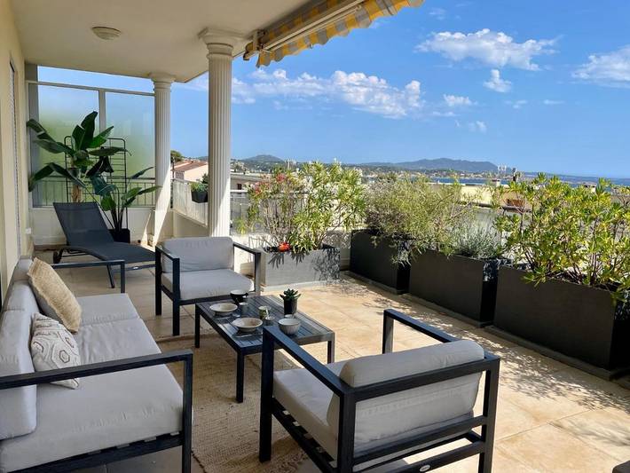 Gîte pour 6 personnes, avec terrasse et vue dans Gare De Bandol