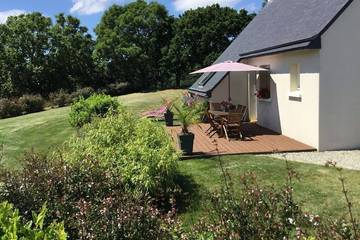 Gîte pour 4 personnes, avec jardin et terrasse à Quemper-Guézennec