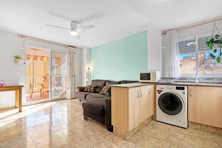 Entire apartment, Apartment 'Playa De Chilches' with Private Terrace and Balcony in Playa de Chilches, Chilches