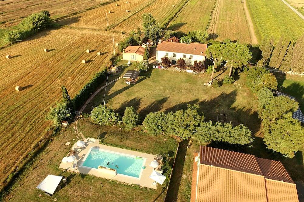 Large apartment in farmhouse with swimming pool. Between the countryside and the sea in Castagneto Carducci, Etruscan Coast