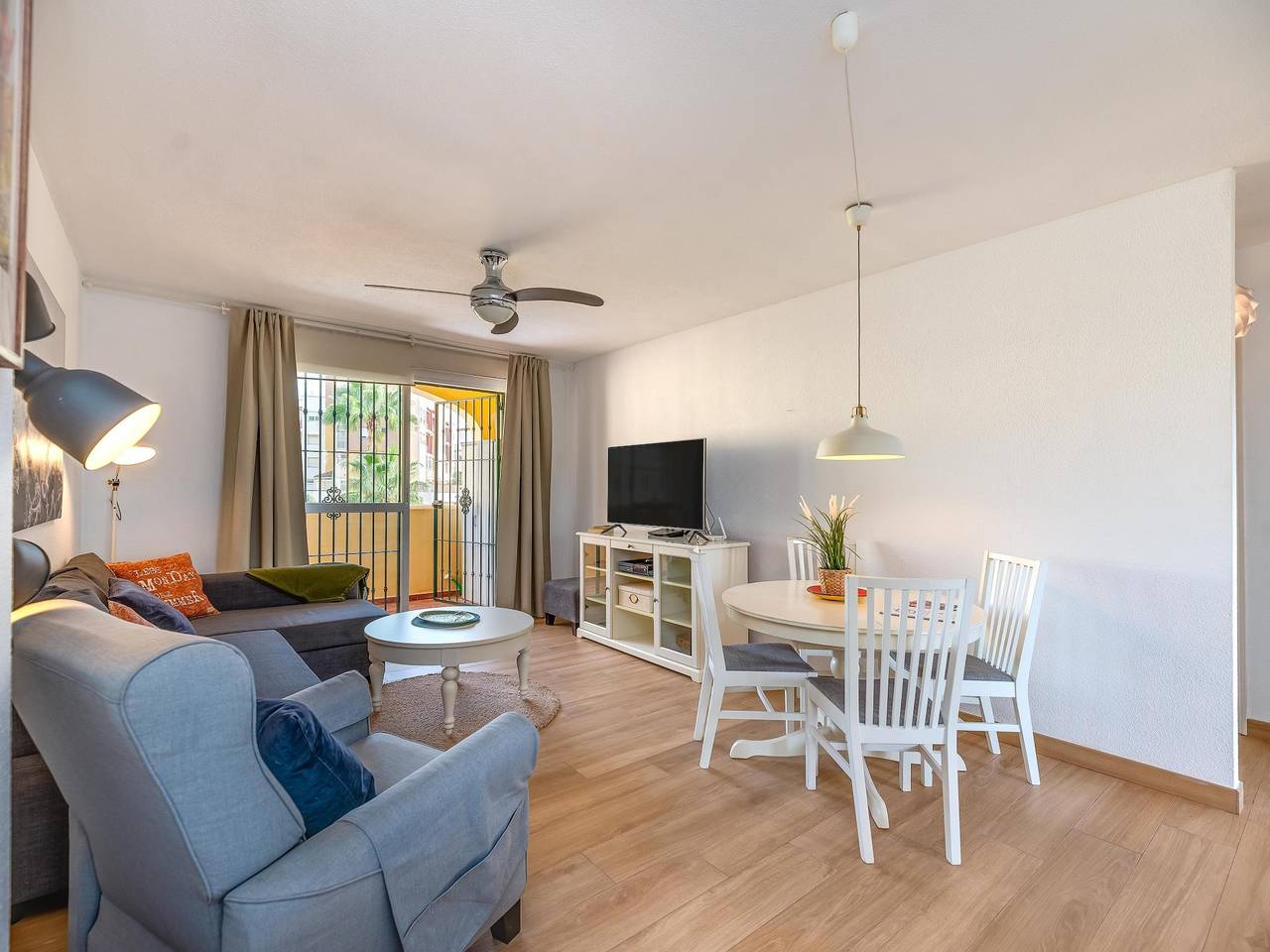 Entire holiday apartment, Vb Fantastic 3Bdr Duplex with large terrace in Benalmádena Costa, Benalmádena