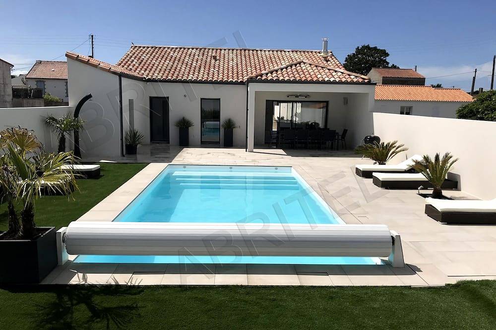 Villa piscine 29°, plage & centre 5mn à pied, au calme, laissez votre voiture :) in La Tranche-sur-Mer, Vendée