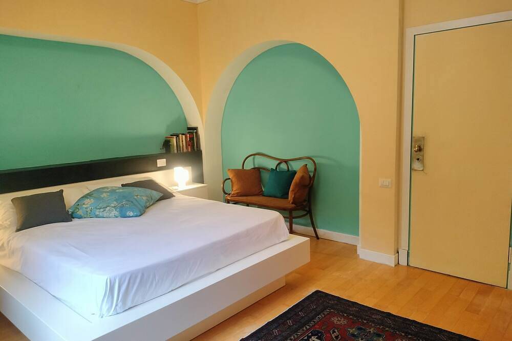 Villa, tradition and design, Riviera Ligure/Costa Azzurra, Spa swimming pool sauna hydro in Oneglia, Imperia