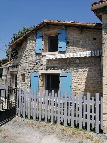Gîte pour 6 personnes, avec jardin à Pamproux