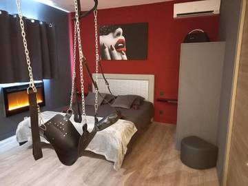 Gîte pour 2 personnes, avec terrasse ainsi que jardin et piscine dans Lac de la Cavayère