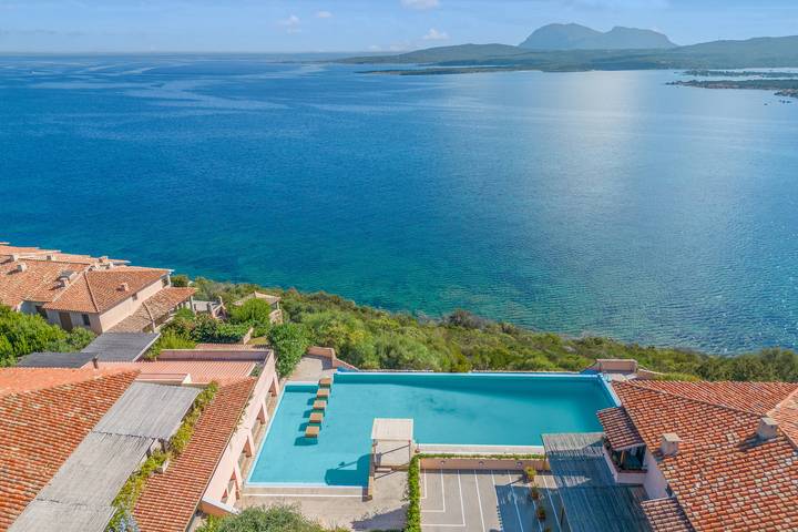 Gîte pour 4 personnes, avec piscine ainsi que terrasse et vue sur l’océan, adapté aux familles à Porto Rotondo - 3