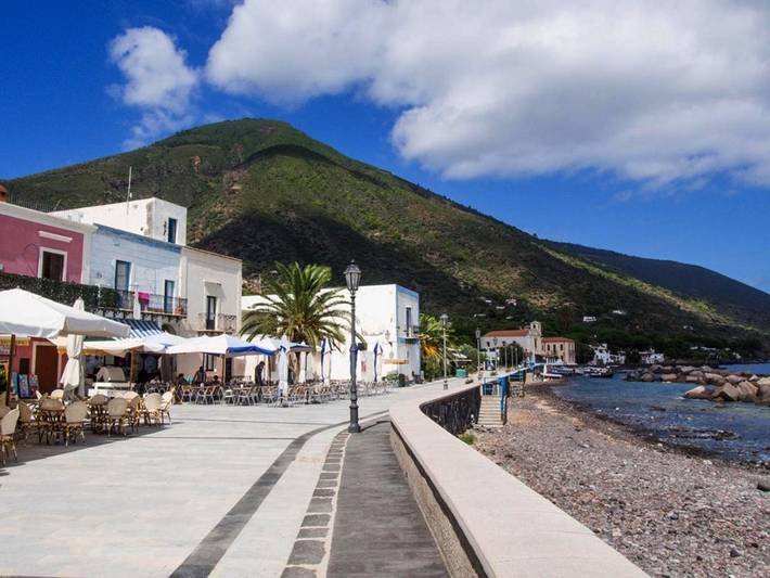 Location de vacances pour 2 personnes, avec vue et jardin à Santa Marina Salina - 4