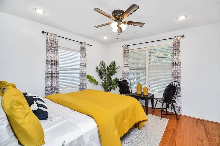 Apartment for 2 people, with yard in Houston