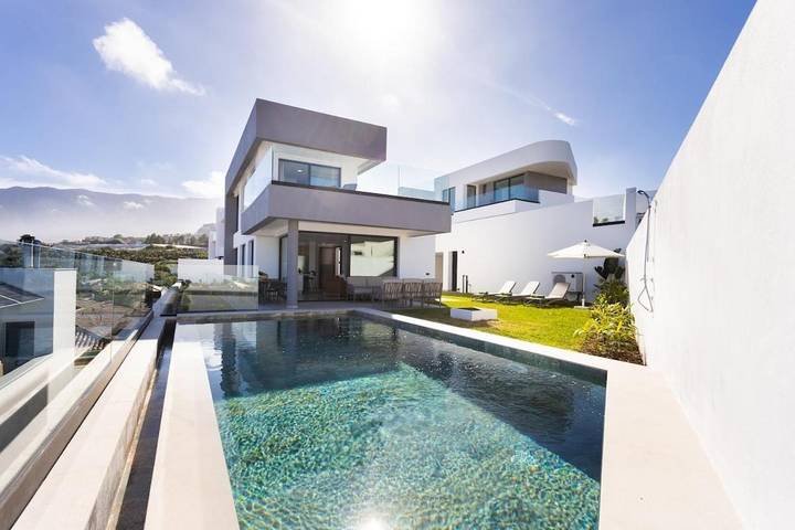 Apartamento para 8 personas, con vistas además de piscina y jardín en Playa de los Roques