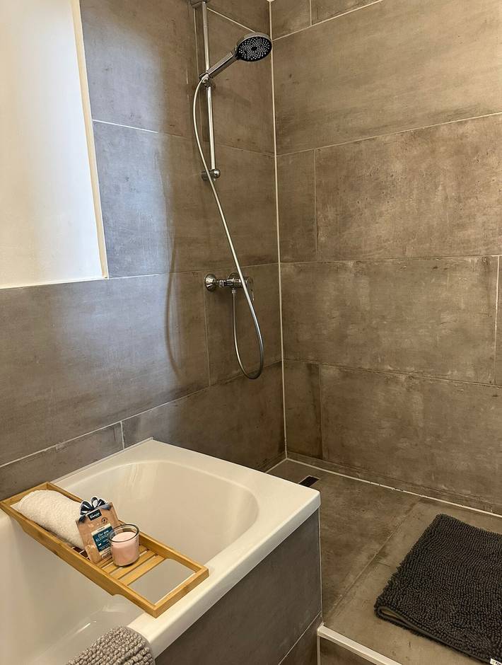 Ganze Wohnung, Ferienwohnung 'Deluxe Apartement' mit Terrasse und WLAN in Duisburg, Niederrhein