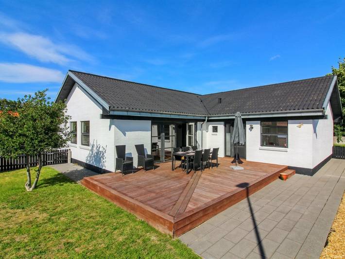 Feriehus for 8 personer, med terrasse i Skagen