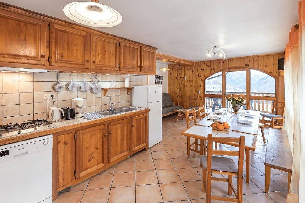 Entire apartment, Gites Simond welcomes you to Arvieux in the heart of the Queyras Regional Park, in Arvieux, Queyras