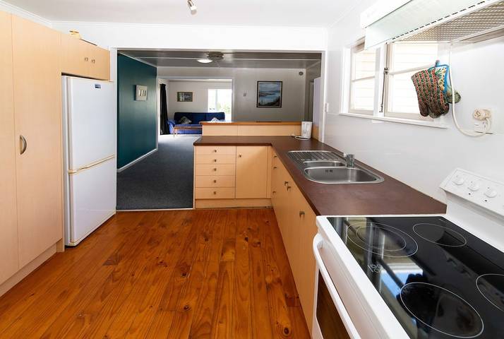 Holiday home for 8 people, with terrace and garden on North Island New Zealand