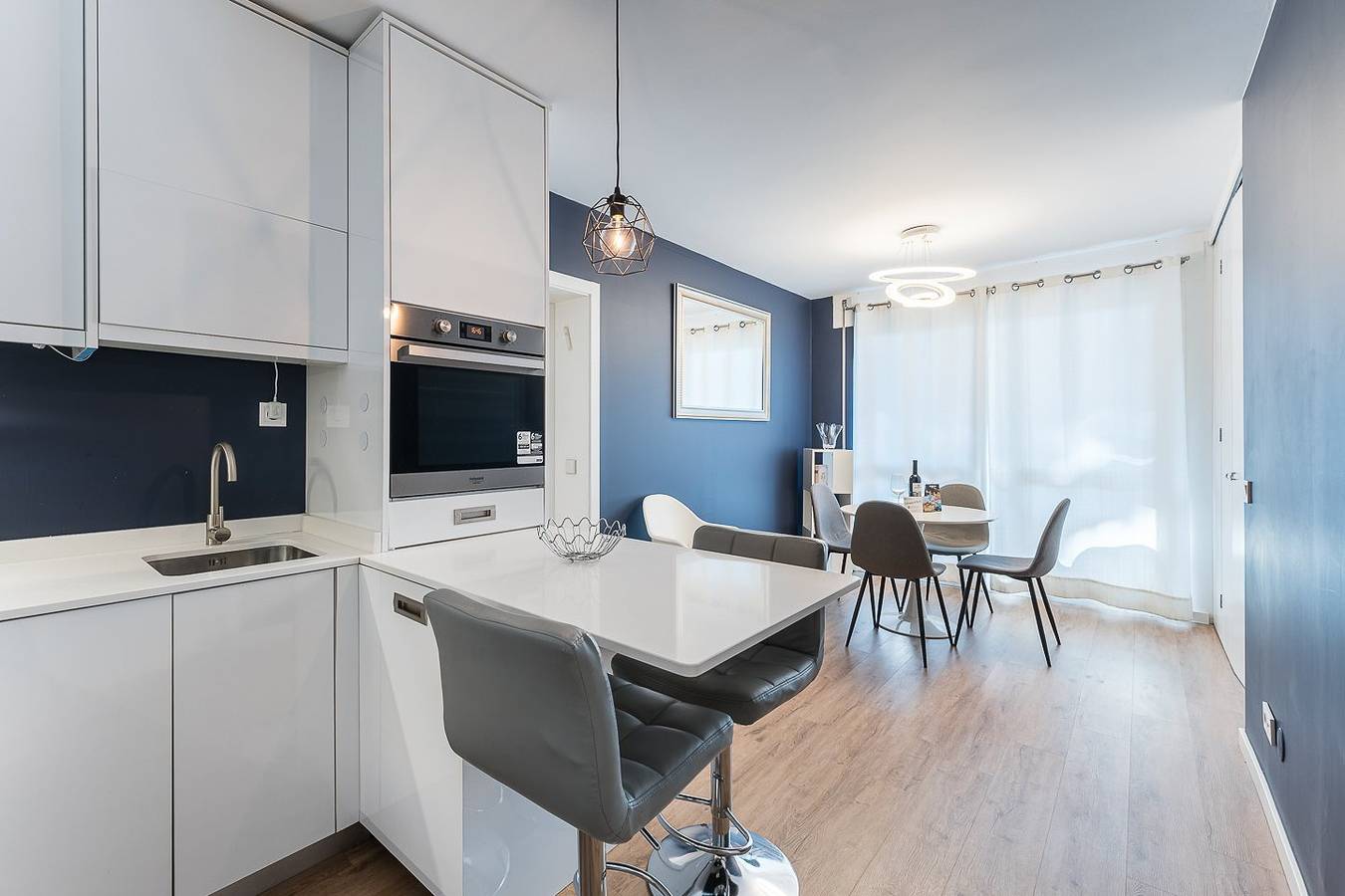 Apartamento inteiro, Guestready - Sombras de Azul com Varanda in Porto, Distrito do Porto