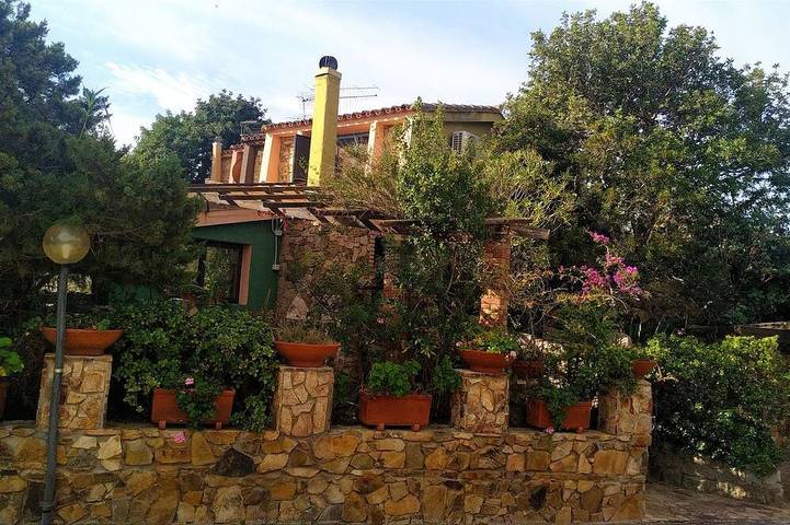 Villa for 4 people, with Terrace and Garden in Simius